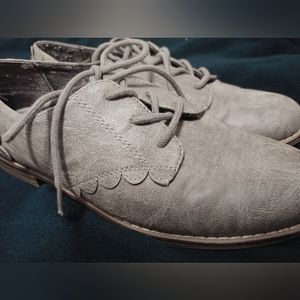 Size 6 faux leather beige tan gray grey formal wingtip oxfords dress shoes